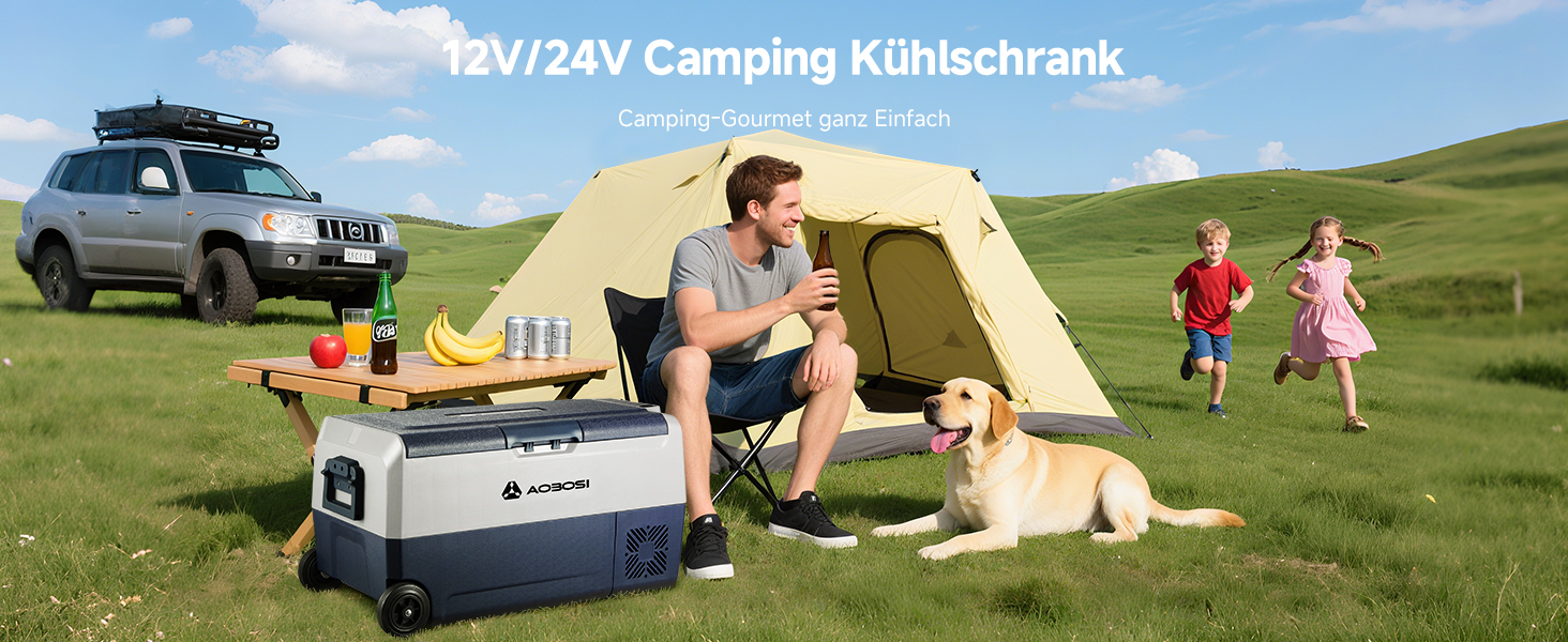 Outdoor-Campingszene mit Geländewagen und Zeltaufbau auf der grünen Wiese. Es wurden mehrere Personen gezeigt, die Freizeitaktivitäten genießen.