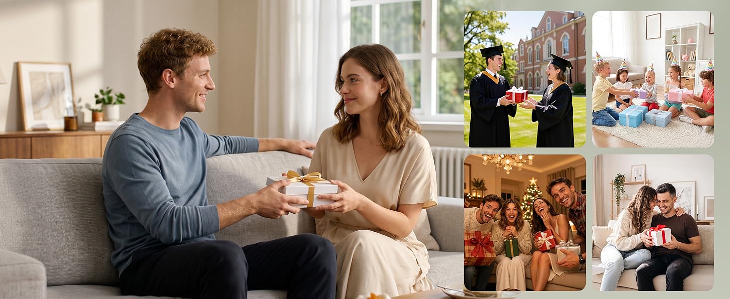 Innenszene zweier Erwachsener, die Fotodrucke an einem Tisch mit Topfblumen austauschen. Mehrere gerahmte Fotos an der Wand und im Regal im Hintergrund zeigen Familienmomente.