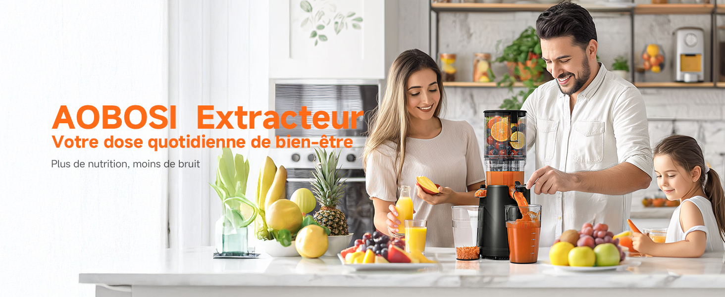 Le texte se lit comme suit : « AGROSLAEXTREMADURA ». Scène de cuisine avec des fruits et des légumes sur le comptoir pendant que les gens préparent les repas dans un cadre de cuisine lumineux et moderne.