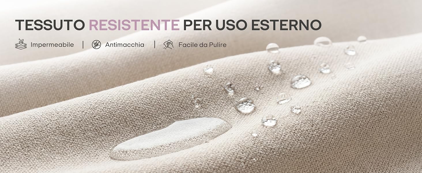 Il testo recita: 'TESSUTO RESISTENTE PER USO ESTERNO'. Primo piano di tessuto beige con gocce d'acqua che dimostrano la consistenza e la durata del materiale per esterni resistente all'acqua.