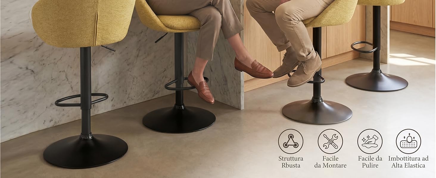 Quattro basi per tavoli con piedistallo nere con piedi visibili sotto l'area salotto all'aperto. Le icone sottostanti mostrano le specifiche dei materiali e le caratteristiche di durabilità.