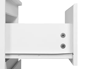 Scaffale da parete bianco mostrato da più angolazioni, caratterizzato da un design pulito e minimalista con hardware di montaggio visibile.