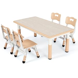Kindertisch mit 4 Stühlen