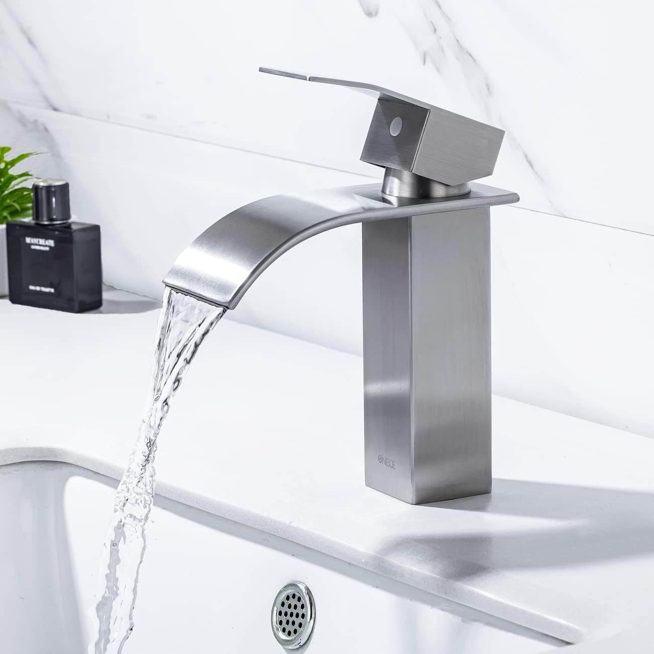 ONECE Robinet Cascade Pour Lavabo , Mitigeur Cascade Brossé, Robinet Salle De Bains En Laiton Monotrou Sur Plage, Cartouche Céramique, Robinetterie Salle De Bains Design Elégant -Grohe || Hansgrohe Soldes Magasin