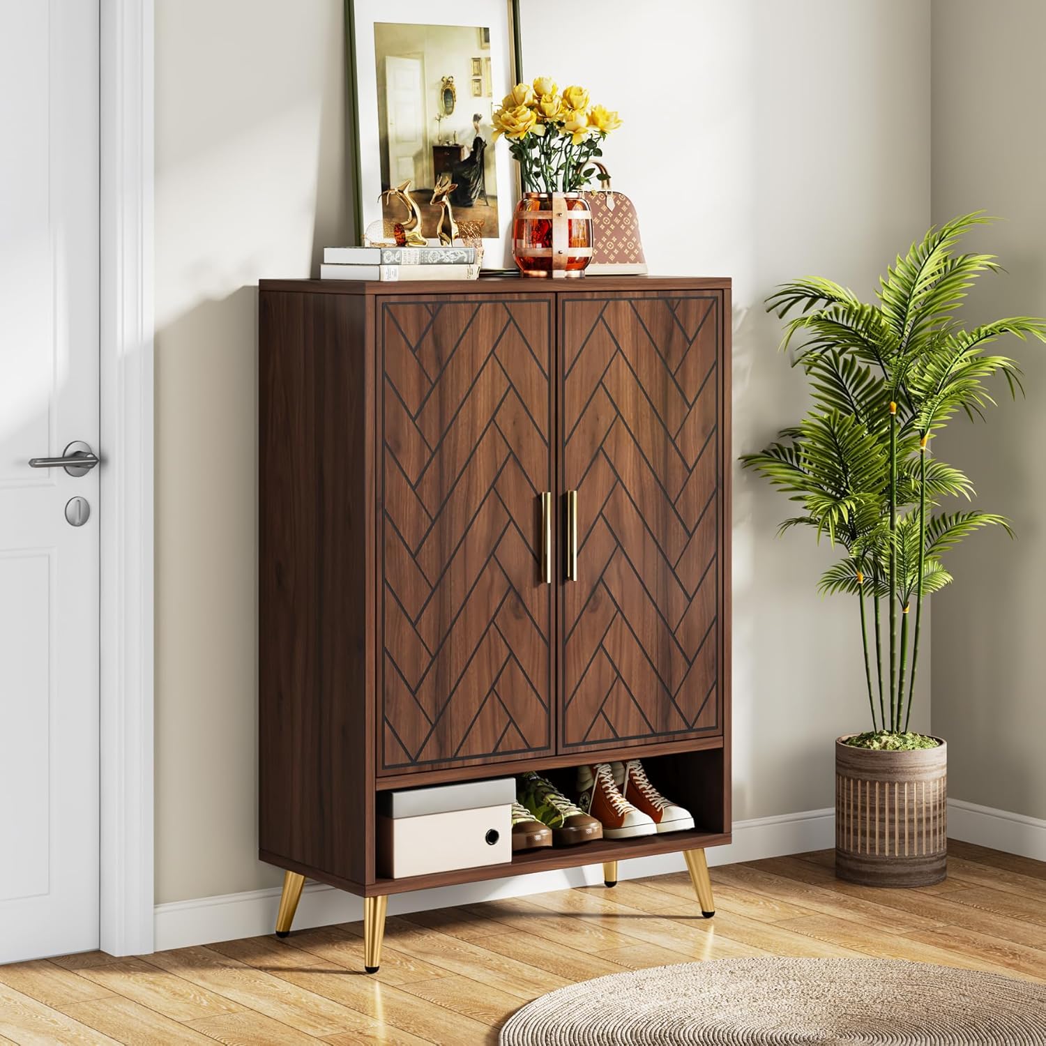 Robuust metalen frame met houten details