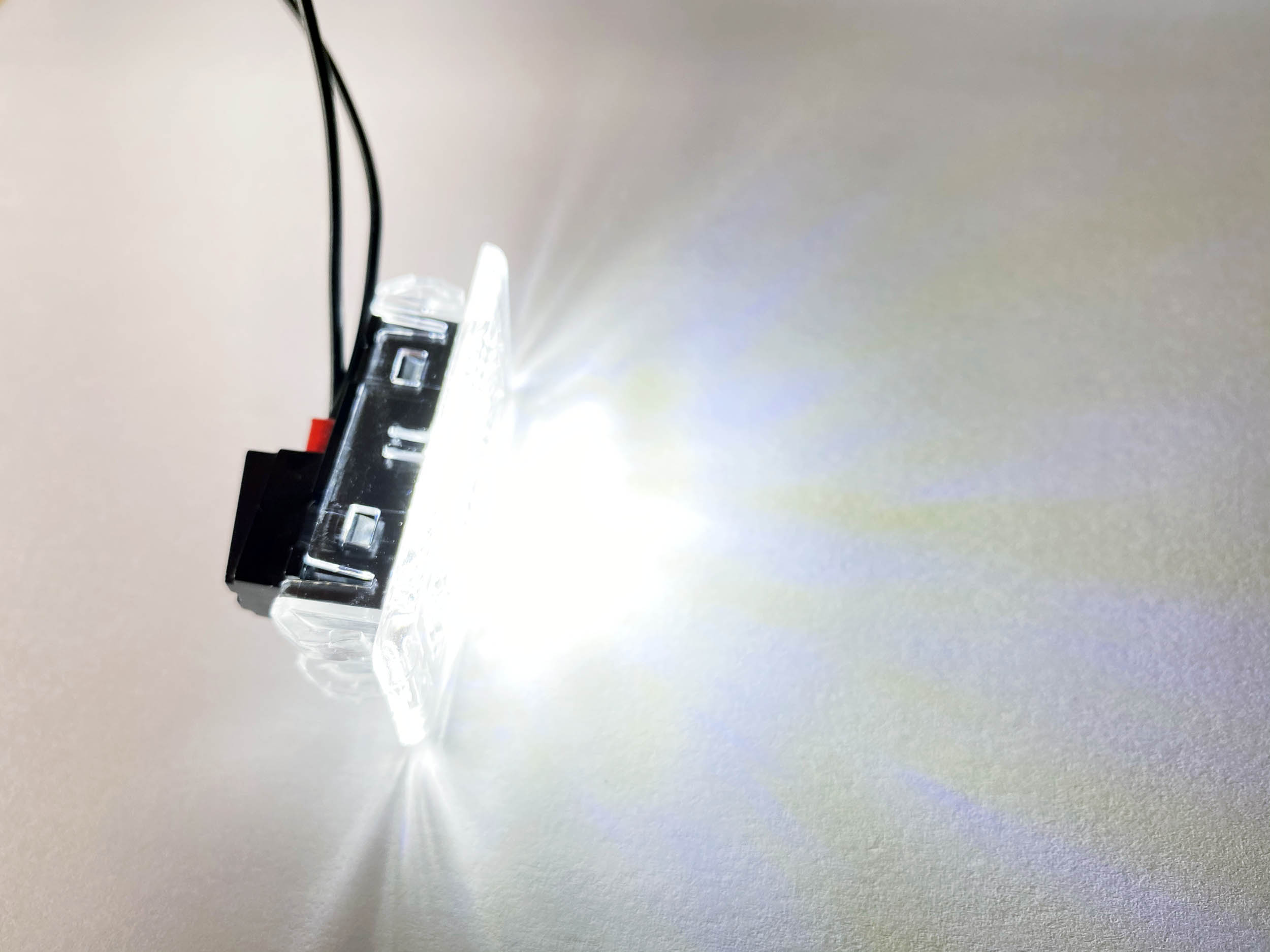 Eclairage LED Tesla coffre et habitacle