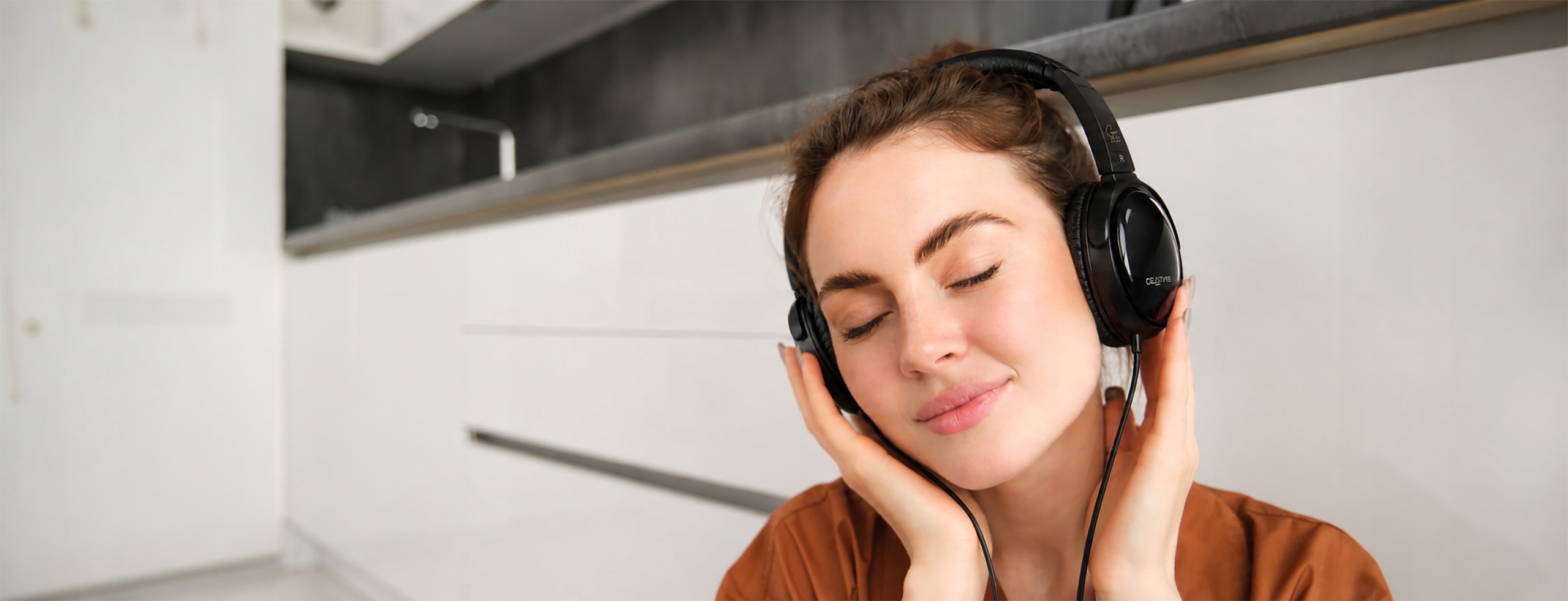 Creative Aurvana Live SE Optimized Neodymium Wired Headphones GIFT Headphone type over-ear