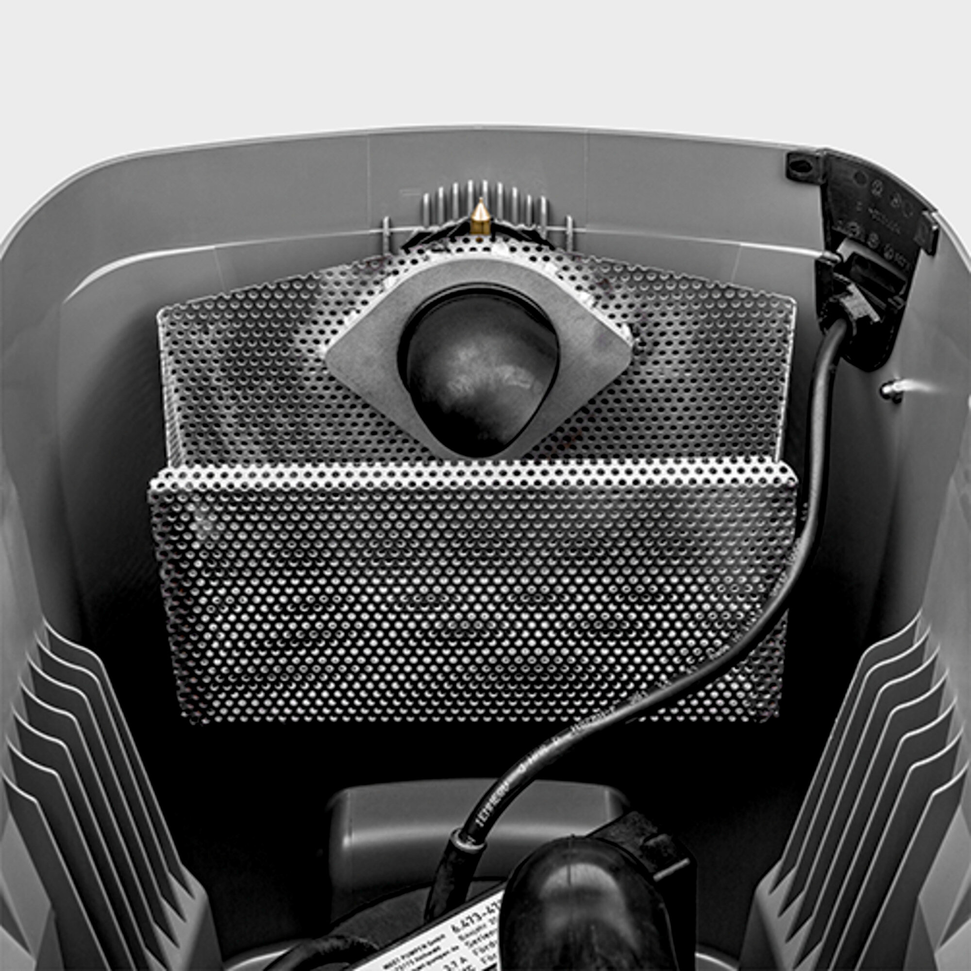 Filtre panier intégré pour protéger la pompe des gros déchets