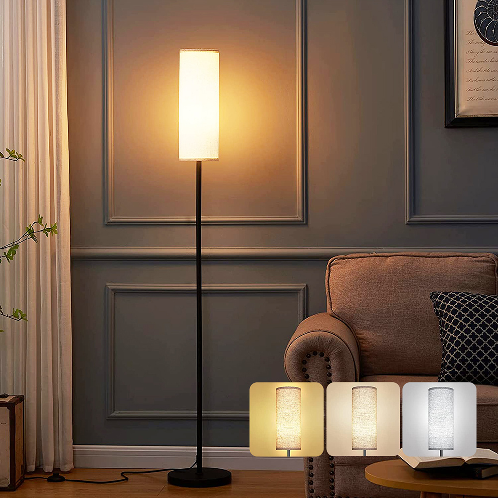 Lampadaire salon moderne avec abat-jour lin dans un intérieur contemporain