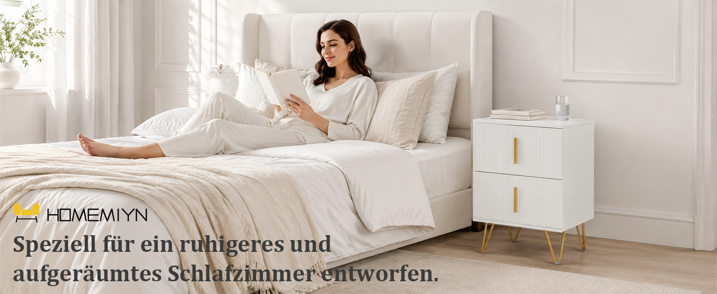 Weißer Nachttisch mit Schublade im Schlafzimmer