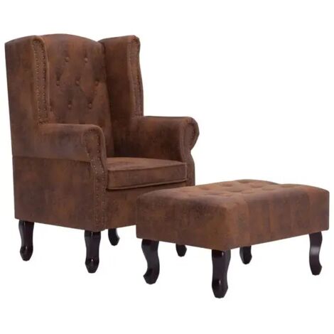 Fauteuil et repose-pieds Chesterfield, en faux daim marron.