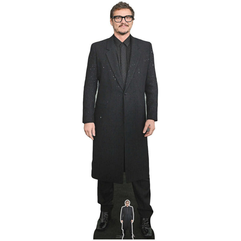 Figurine en carton – Pedro Pascal – Long Costume Noir – Acteur Chilien et Américain - Haut 182 cm