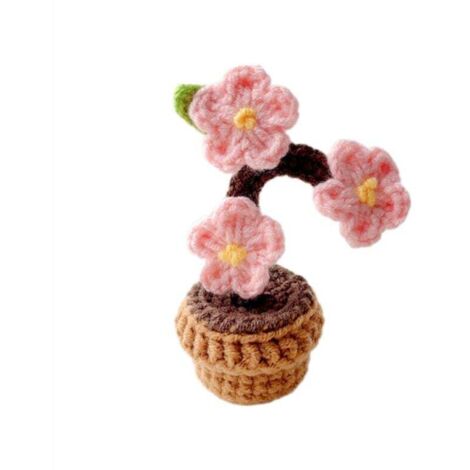 Fiori lavorati a mano in un vaso all'uncinetto