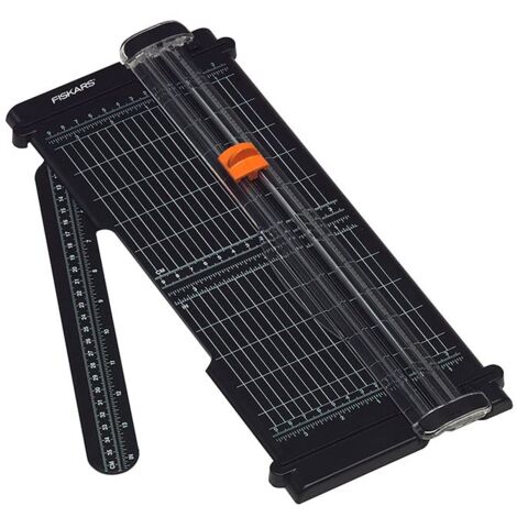 FISKARS Recycle Tagliacarte, A4, Con lama in acciaio inossidabile rivestita in titanio, Rispettoso dell'ambiente, SureCut, 1004639