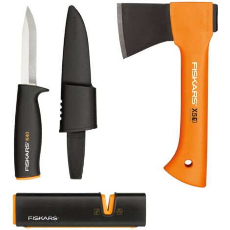 Fiskars Set per Stufa a Legna, Ascia per il Tempo Libero X5-XXS, 23 cm, Affilacoltelli e Asce Xsharp, Testa Affilatrice in Ceramica, Coltello Universale K40, Custodia Inclusa, 22,5 cm, 1057913
