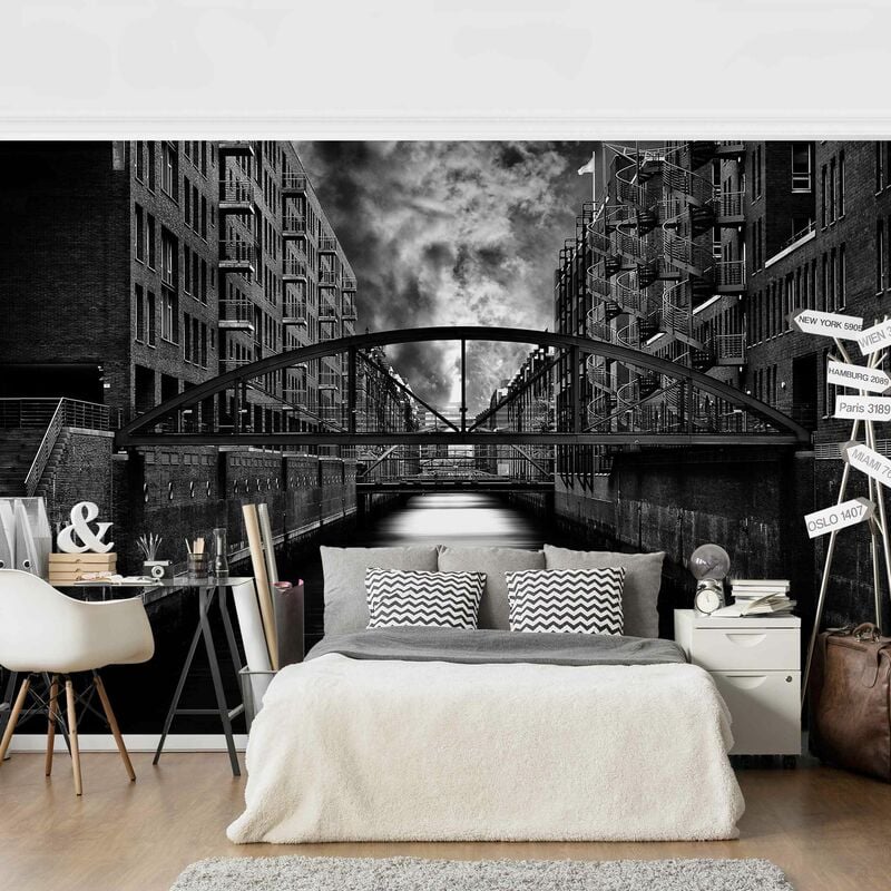 

Fotomural Premium - Hamburg's Other Side - Mural apaisado Dimensión LxA: 225cm x 336cm Material: Premium