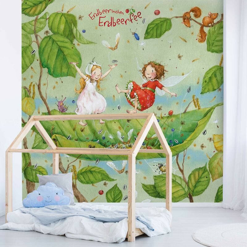 

Fotomural - Strawberry Rabbit Erdbeerfee - Trampoline - Mural cuadrado Dimensión LxA: 336cm x 336cm