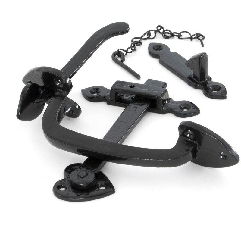 Black Thumblatch Set with Chain