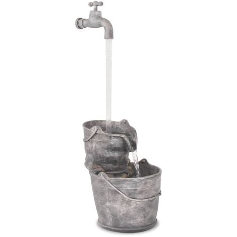 Fuente con grifo y cubos de poliresina