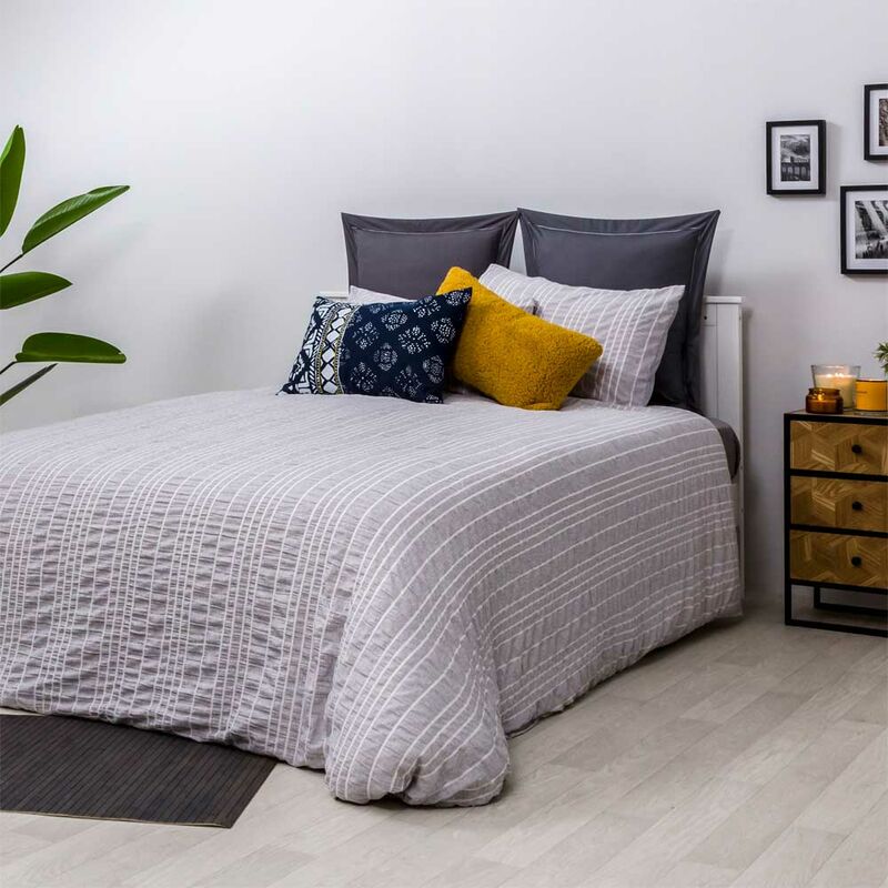 

Funda Nordica Seersucker Gris Tejido BAMBULA. Color Gris. Cierre con Cremallera - Disponible en varios tamaños - Cama de 105 - Gris