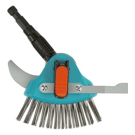 GARDENA Spazzola 3in1, per pulire e rimuovere erbacce in spazi stretti e larghi CombiSystem (3608-20)