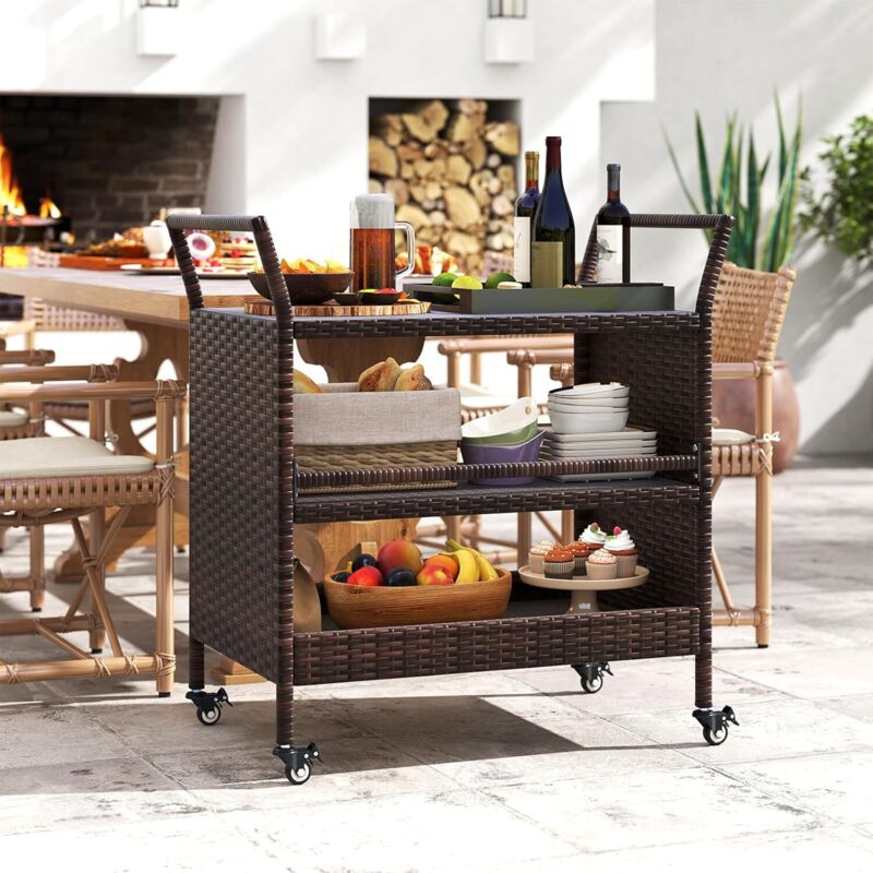 GOPLUS Desserte Exterieur Plancha à 3 Niveaux, Chariot Barbecue Jardin Exterieur en Rotin avec roulettes Verrouillables, Étagères Ouvertes, Poignées
