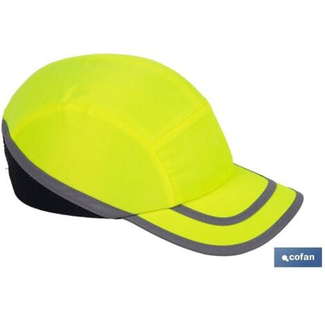 Gorra de seguridad amarilla flúor, fabricada en ABS, resistente a impactos bajos.