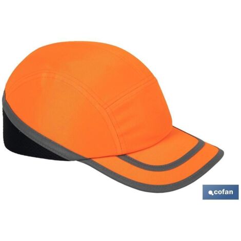 Gorra de seguridad naranja flúor, fabricada en ABS, diseñada para impactos bajos.