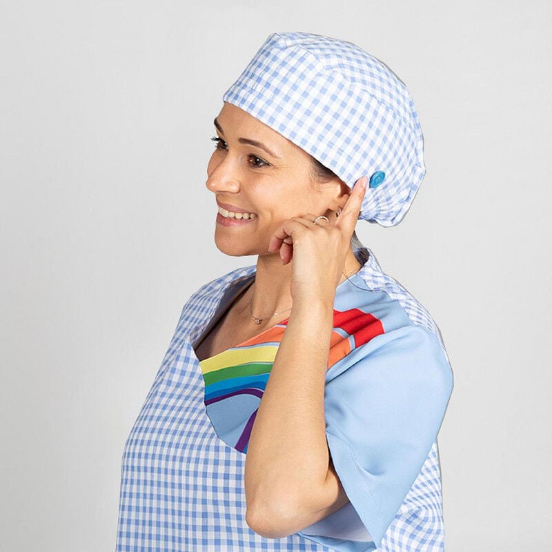 

Gorro con goma trasera y botones GARY'S en bambula actibacteriano | Celeste