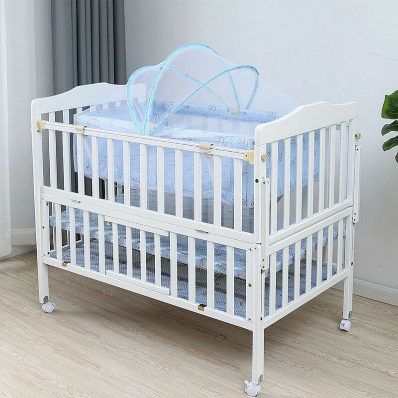 Grand lit bébé extensible en placage mdf
