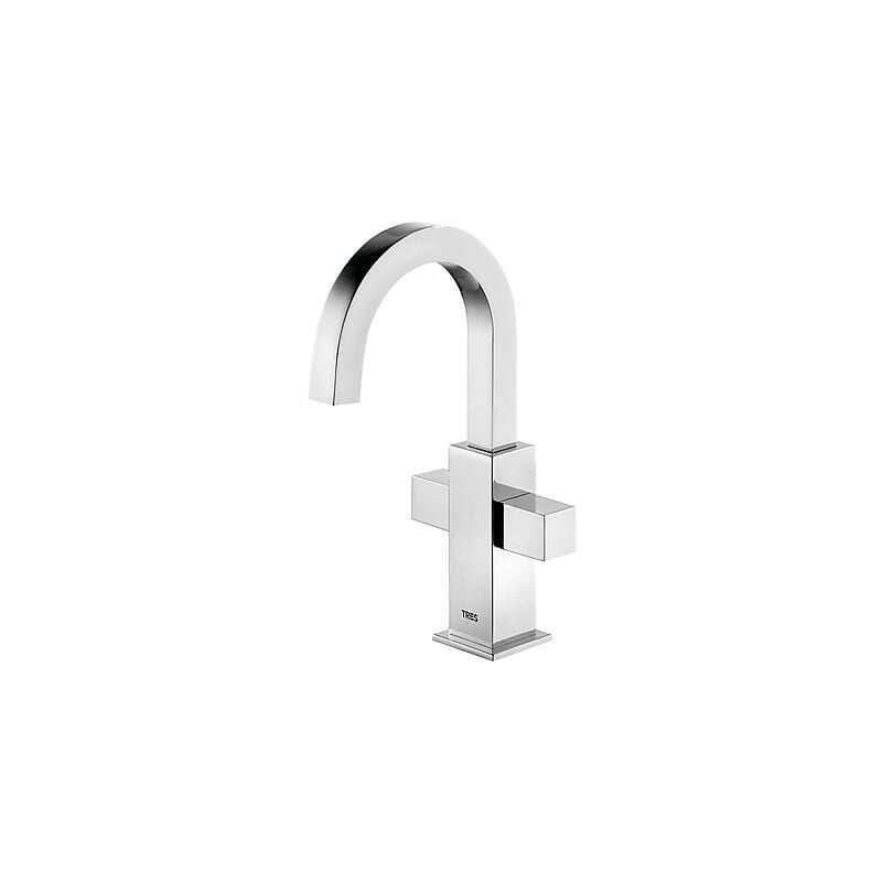 

CUADRO-TRES 108605 Grifo Vertical caño de 22x22 mm.