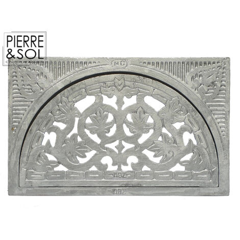 Grille de cave demi-lune en aluminium 50 x 32 cm – Ajourée – Classe de charge A15 – Crochet d'ancrage inclus