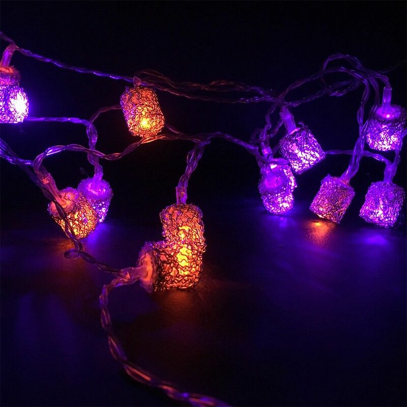 

Guirnalda de decoración naranja y morado en la pila