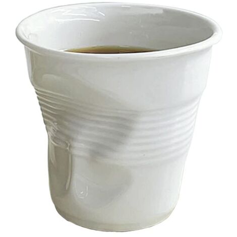 Handgefertigter Keramikbecher im italienisch-französischen Stil mit gewelltem Rand. Einzigartiges Design, 300 ml Fassungsvermögen. Ideal für Kaffee, Tee und heiße Schokolade.