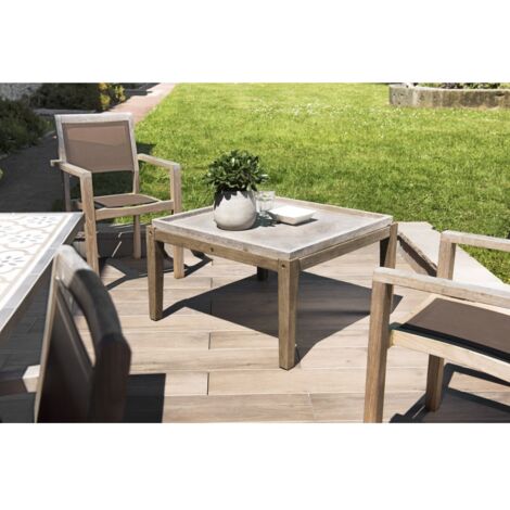 HECTOR - Table basse de jardin béton 83x83 cm pieds en bois Acacia
