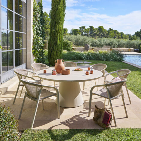 Hesperide – Table de jardin ronde 8 places en aluminium – Pied conique design – Facile à nettoyer – Pour repas en extérieur