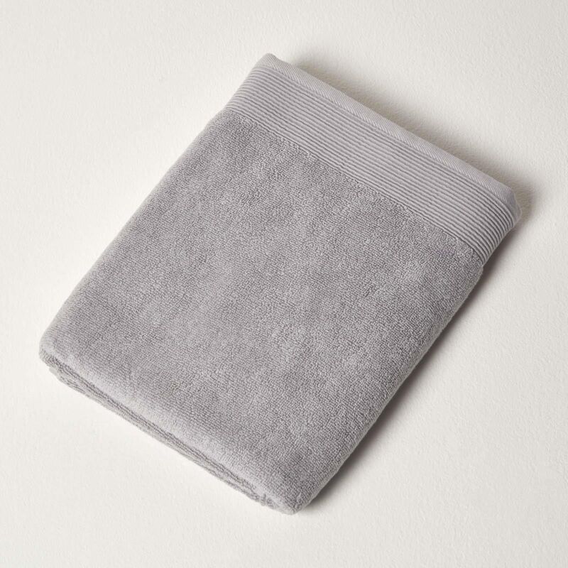 HOMESCAPES Dove Grey 100% Combed Egyptian Cotton Bath Towel 700 GSM