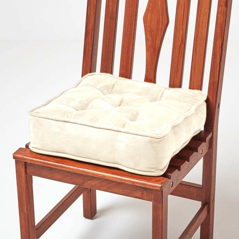 HOMESCAPES Galette de chaise coussin rehausseur en suédine Crème, 40 x 40 x 10 cm - Crème