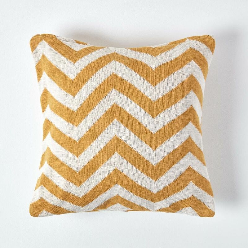 Housse de coussin jaune moutarde en coton à motif chevron, 45 x 45 cm - Homescapes