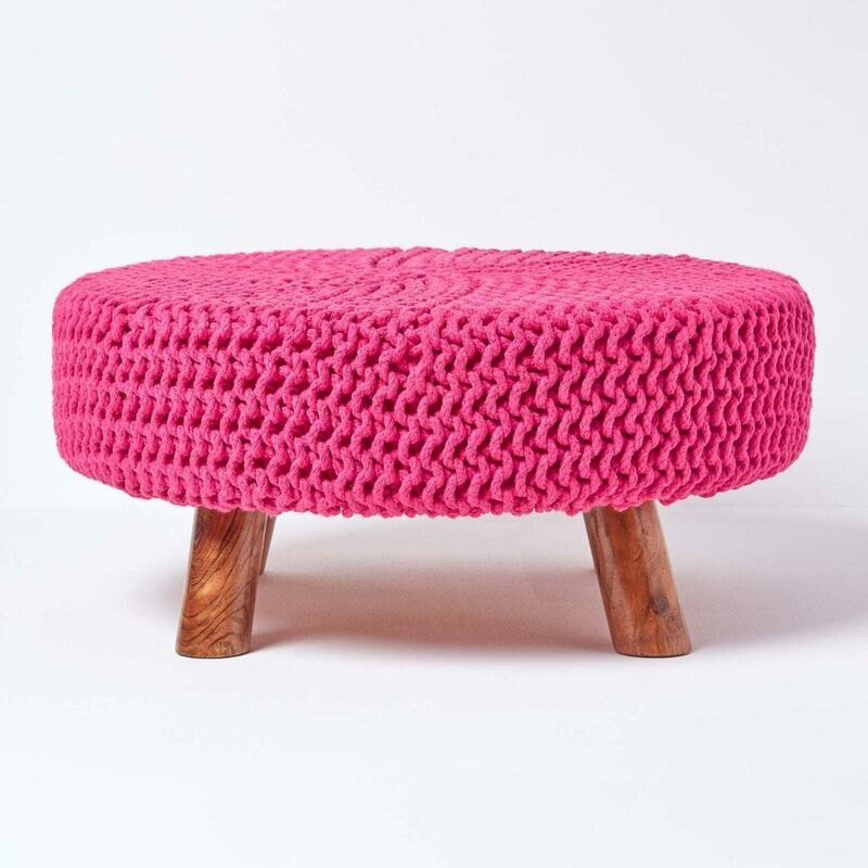 Grand Pouf tressé en tricot et pieds en bois - Rose fuchsia - Homescapes