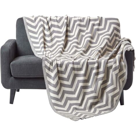 HOMESCAPES Tagesdecke mit Chevron-Muster, 100% Baumwolle, grau, 130 x 170 cm