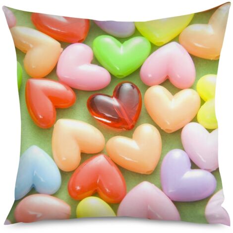 Housse de coussin cœurs rouges sur fond blanc