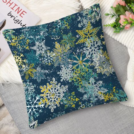 Housse de coussin gnome et sapin enneigé