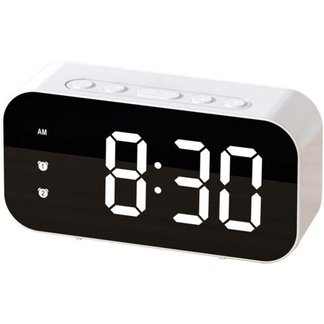 Il s'agit d'un réveil à deux chiffres avec technologie LED, un contrôle de température silencieux activé par le son, un chargement USB, facile à régler et un réveil de chevet compact.