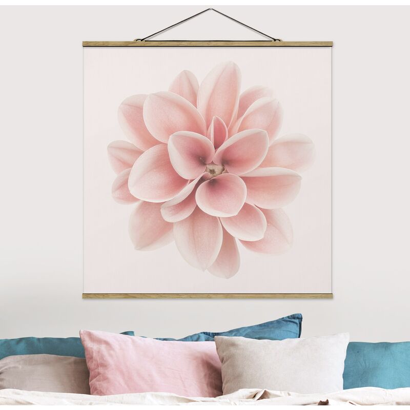 

Imagen de tela - Dahlia Pink Pastel Flower Centered - Cuadrado 1:1 Dimensión LxA: 80cm x 80cm