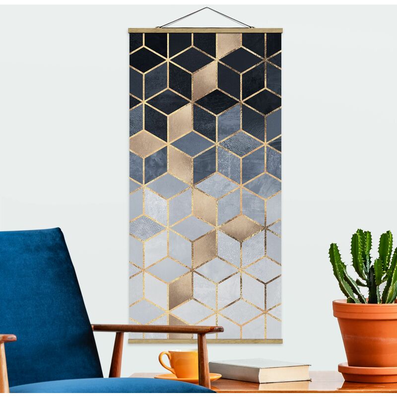 

Imagen de tela - Elisabeth Fredriksson - Blue White Golden Geometry - Alto 2:1 Dimensión LxA: 70cm x 35cm