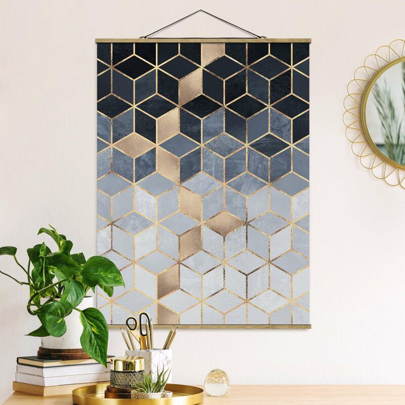 

Imagen de tela - Elisabeth Fredriksson - Blue White Golden Geometry - Alto 4:3 Dimensión LxA: 46.5cm x 35cm