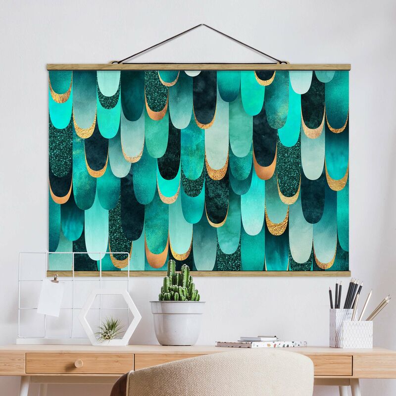 

Imagen de tela - Elisabeth Fredriksson - Feathers Gold Turquoise - Apaisado 2:3 Dimensión LxA: 53.5cm x 80cm