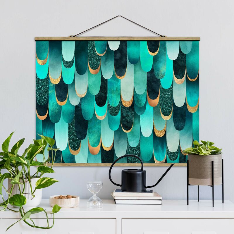 

Imagen de tela - Elisabeth Fredriksson - Feathers Gold Turquoise - Apaisado 3:4 Dimensión LxA: 26cm x 35cm