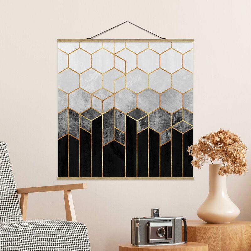 

Imagen de tela - Elisabeth Fredriksson - Golden Hexagons Black And White - Cuadrado 1:1 Dimensión LxA: 80cm x 80cm